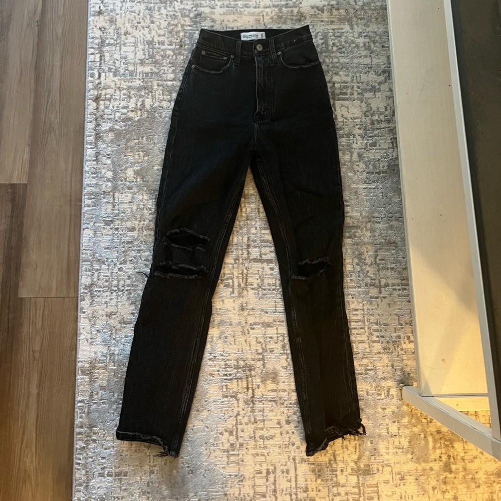 Abercrombie & Fitch Women's Straight Leg Black Distressed Jeans